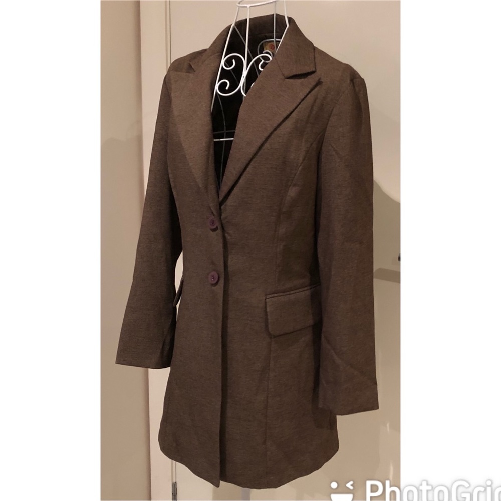 Size 8 ladies brown suit jacket. - Picture 2 of 6